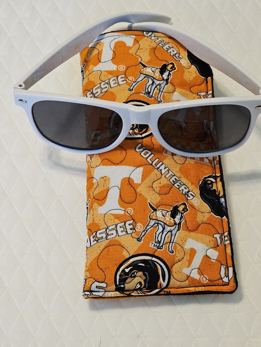 University of Tennessee Volunteers Sunglasses w/ Matching Soft Case